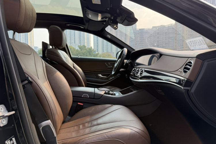 Used Mercedes-Benz S-Class 2018 S 450 L 4MATIC Interior 1