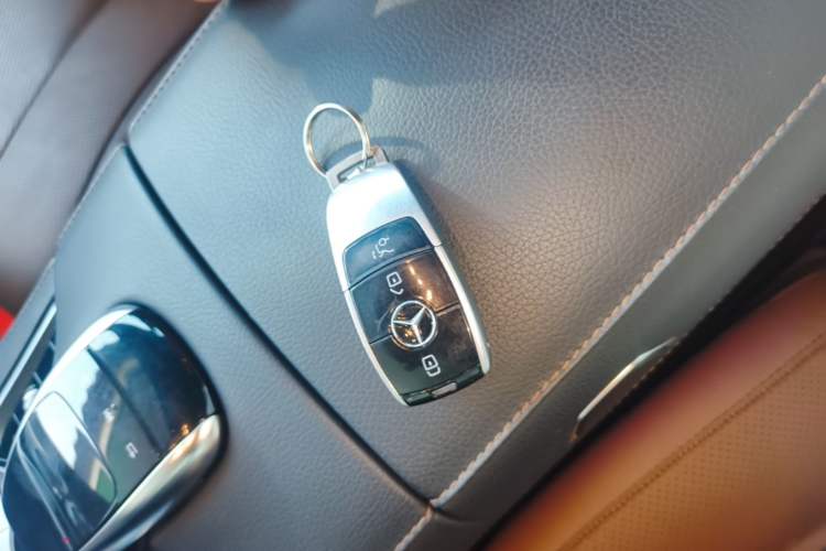 Used Mercedes-Benz S-Class 2018 S 320 L Interior 1