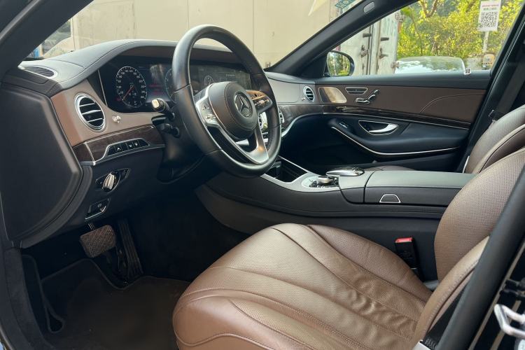 Used Mercedes-Benz S-Class 2018 S 450 L Interior 1
