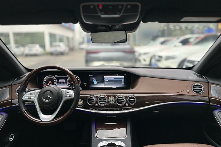 Used Mercedes-Benz S-Class 2018 S 350 L Interior 1