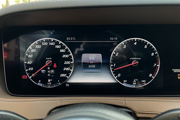 Used Mercedes-Benz S-Class 2018 S 450 L Interior 10
