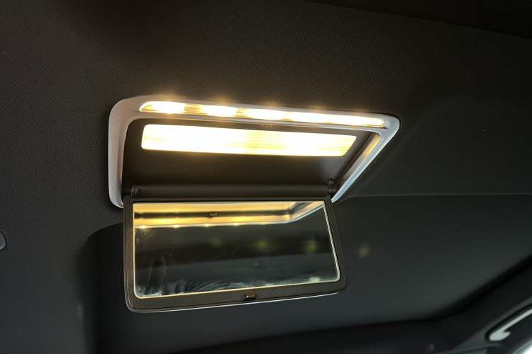 Used Mercedes-Benz S-Class 2018 S 450 L Interior 14