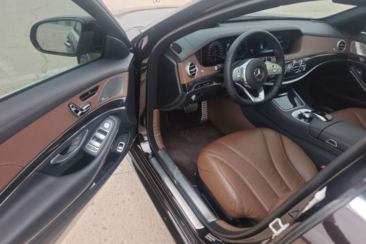 Used Mercedes-Benz S-Class 2018 S 450 L 4MATIC Interior 2
