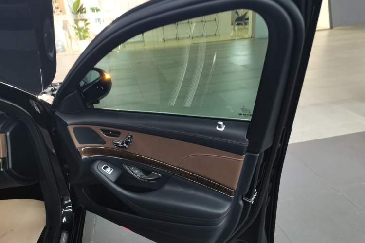 Used Mercedes-Benz S-Class 2018 S 320 L Interior 2