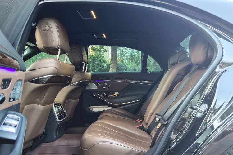 Used Mercedes-Benz S-Class 2018 S 450 L Interior 2