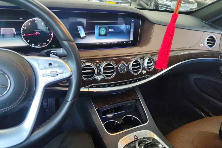Used Mercedes-Benz S-Class 2018 S 450 L Interior 2
