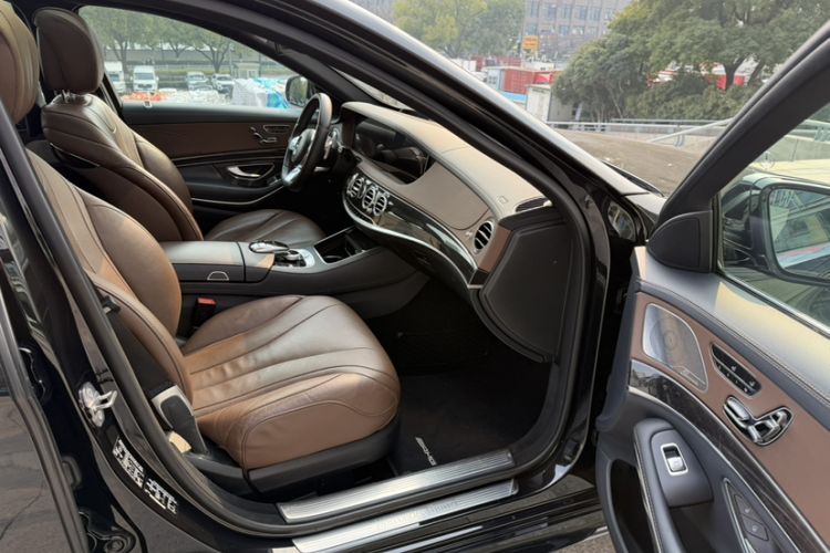 Used Mercedes-Benz S-Class 2018 S 450 L 4MATIC Interior 3
