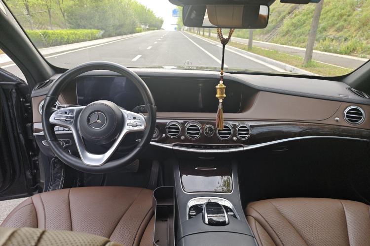 Used Mercedes-Benz S-Class 2018 S 450 L Interior 3