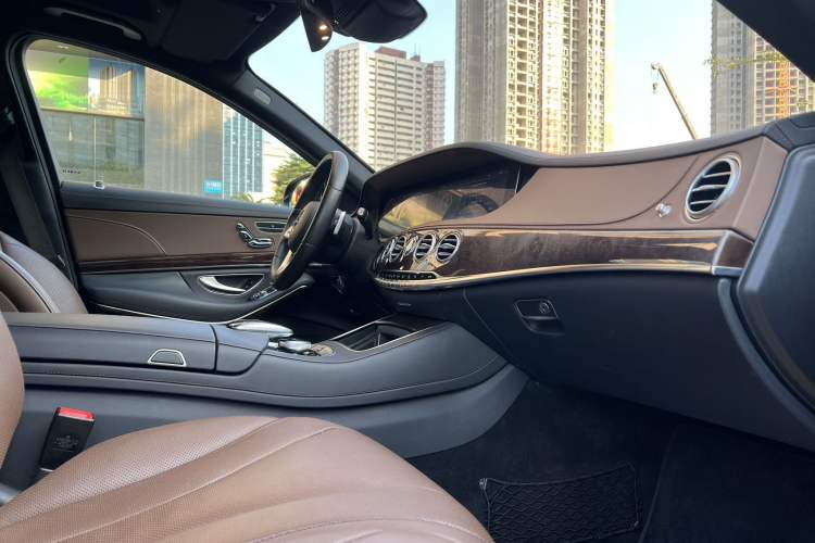 Used Mercedes-Benz S-Class 2018 S 450 L Interior 3