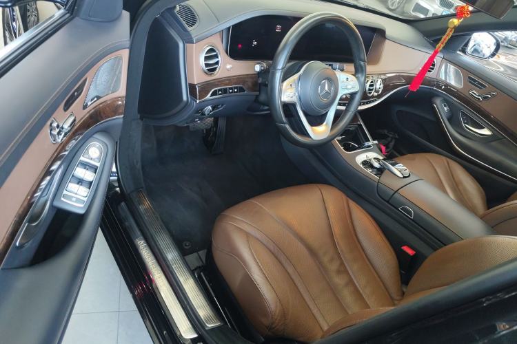 Used Mercedes-Benz S-Class 2018 S 450 L Interior 3