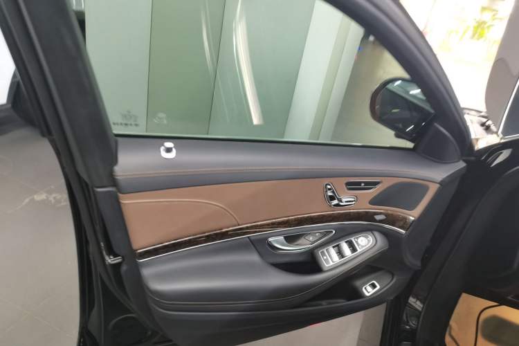 Used Mercedes-Benz S-Class 2018 S 320 L Interior 4