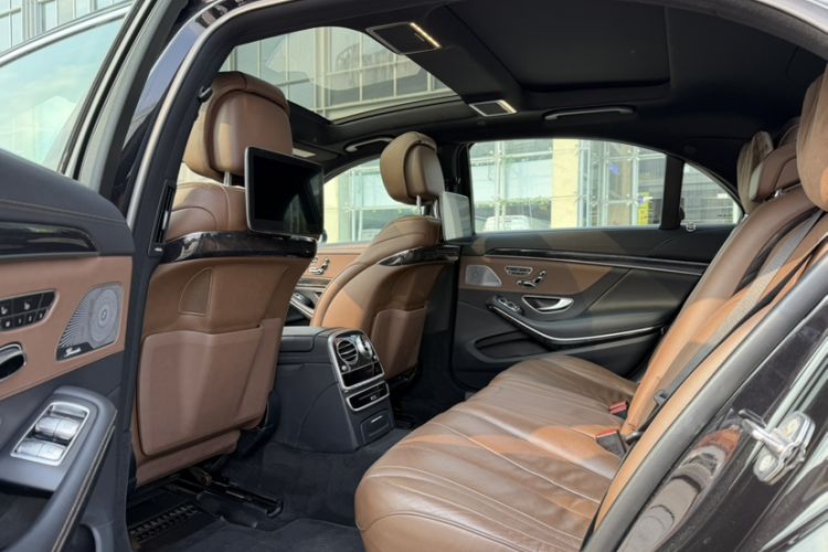 Used Mercedes-Benz S-Class 2018 S 450 L 4MATIC Interior 4
