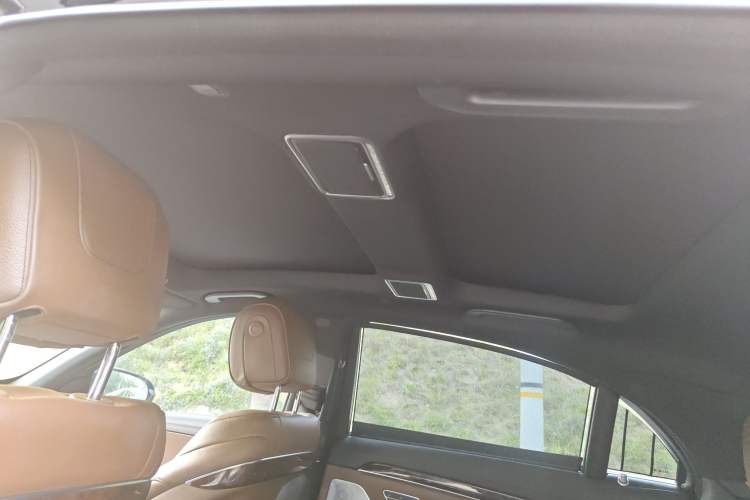 Used Mercedes-Benz S-Class 2018 S 450 L Interior 4