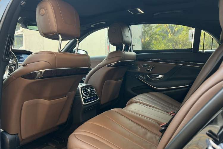 Used Mercedes-Benz S-Class 2018 S 450 L Interior 4