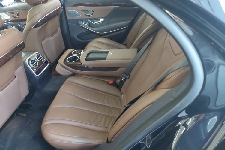 Used Mercedes-Benz S-Class 2018 S 450 L Interior 4