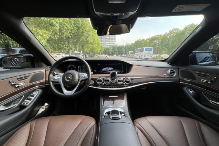 Used Mercedes-Benz S-Class 2018 S 320 L Interior 4