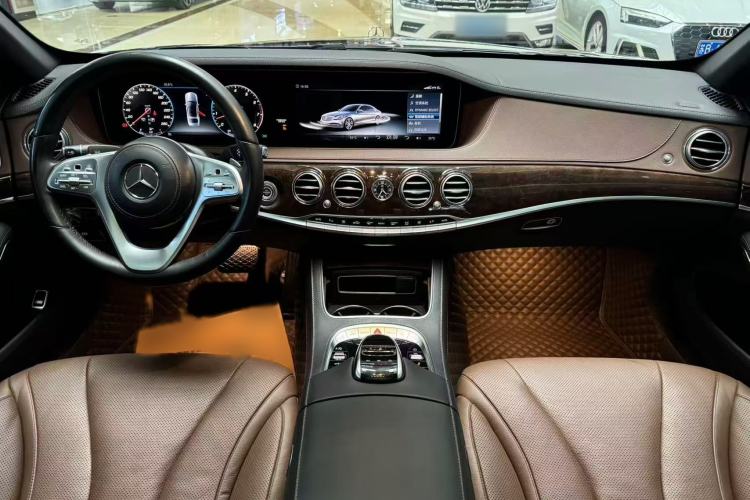 Used Mercedes-Benz S-Class 2018 S 450 L Interior 5