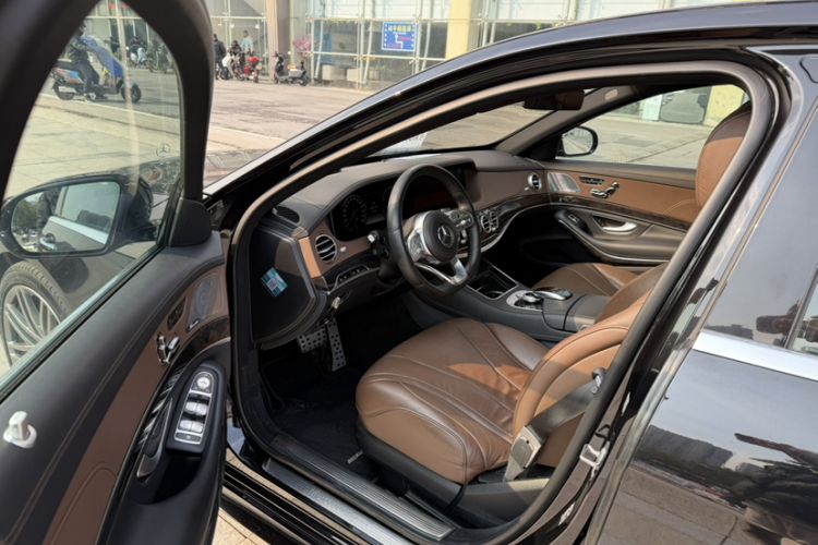 Used Mercedes-Benz S-Class 2018 S 450 L 4MATIC Interior 5