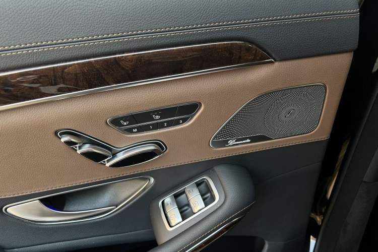 Used Mercedes-Benz S-Class 2018 S 450 L Interior 6