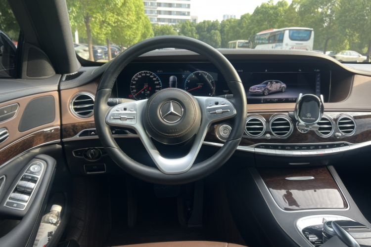 Used Mercedes-Benz S-Class 2018 S 320 L Interior 6