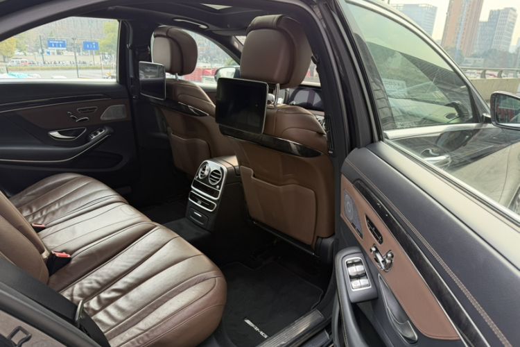 Used Mercedes-Benz S-Class 2018 S 450 L 4MATIC Interior 8