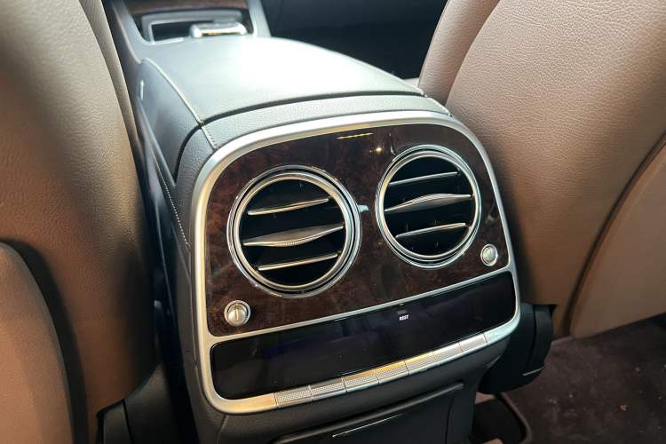 Used Mercedes-Benz S-Class 2018 S 450 L Interior 8