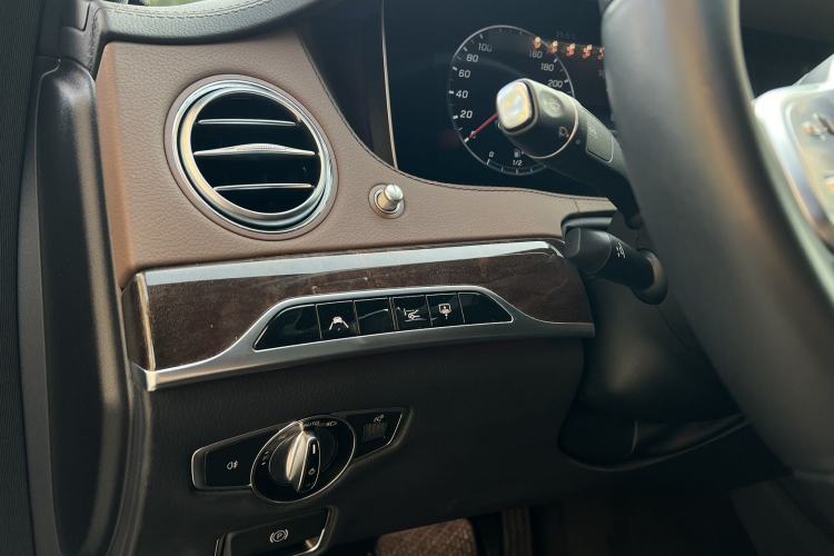 Used Mercedes-Benz S-Class 2018 S 450 L Interior 9