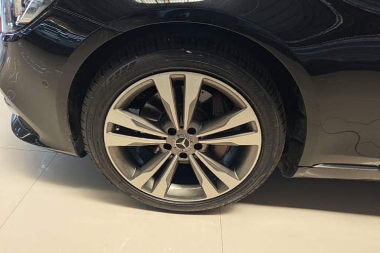 Used Mercedes-Benz S-Class 2018 S 320 L Left Front Wheel Hub
