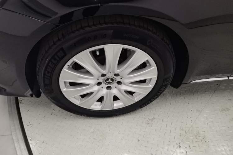 Used Mercedes-Benz S-Class 2018 S 320 L Left Front Wheel Hub