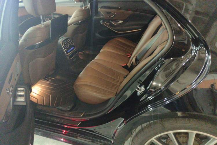 Used Mercedes-Benz S-Class 2018 S 450 L 4MATIC Excellence Special Edition Left Rear Seat