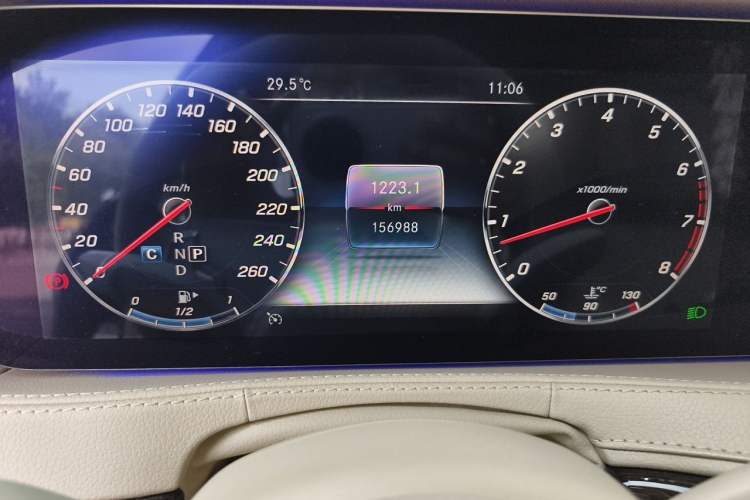 Used Mercedes-Benz S-Class 2018 S 320 L Odometer Close Up