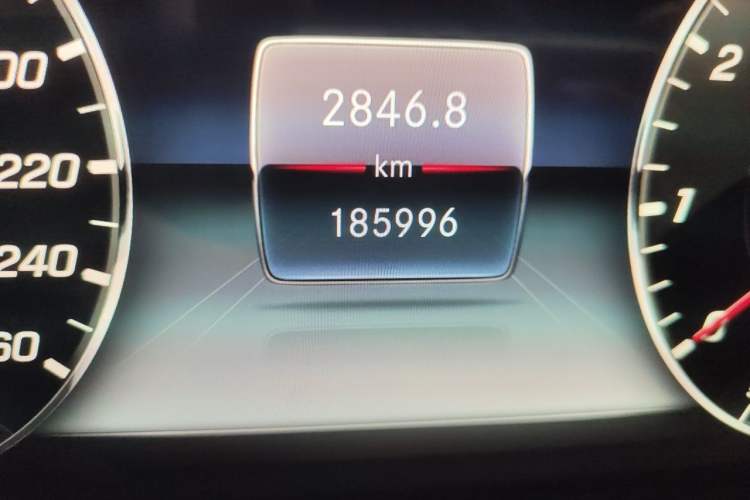 Used Mercedes-Benz S-Class 2018 S 450 L 4MATIC Odometer Close Up