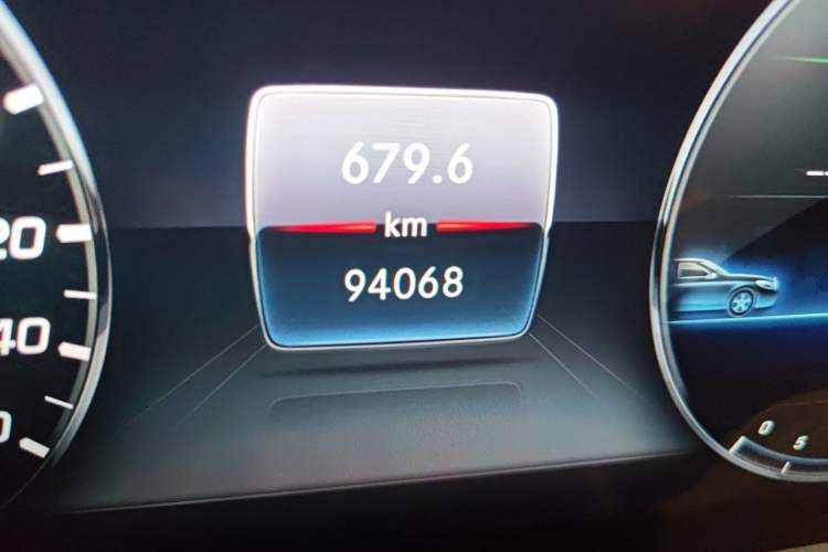Used Mercedes-Benz S-Class 2018 S 500 L 4MATIC Odometer Close Up