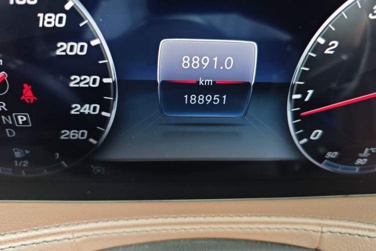 Used Mercedes-Benz S-Class 2018 S 450 L 4MATIC Odometer Close Up