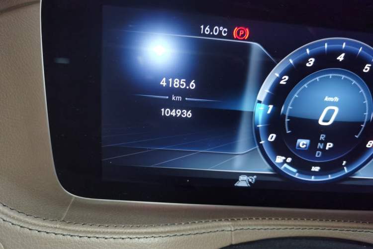 Used Mercedes-Benz S-Class 2018 S 450 L 4MATIC Odometer Close Up