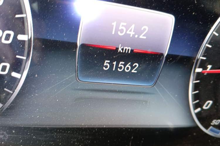 Used Mercedes-Benz S-Class 2018 S 320 L Odometer Close Up