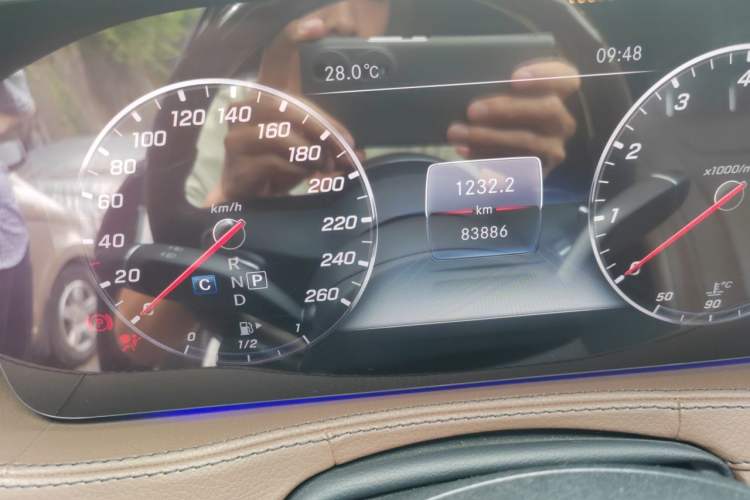 Used Mercedes-Benz S-Class 2018 S 320 L Odometer Close Up