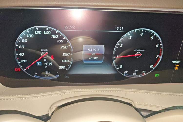 Used Mercedes-Benz S-Class 2018 S 350 L Odometer Close Up
