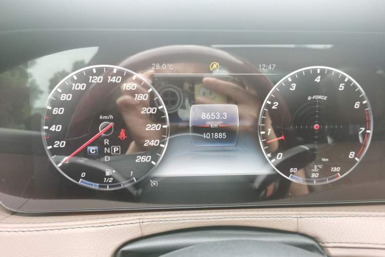 Used Mercedes-Benz S-Class 2018 S 450 L Odometer Close Up