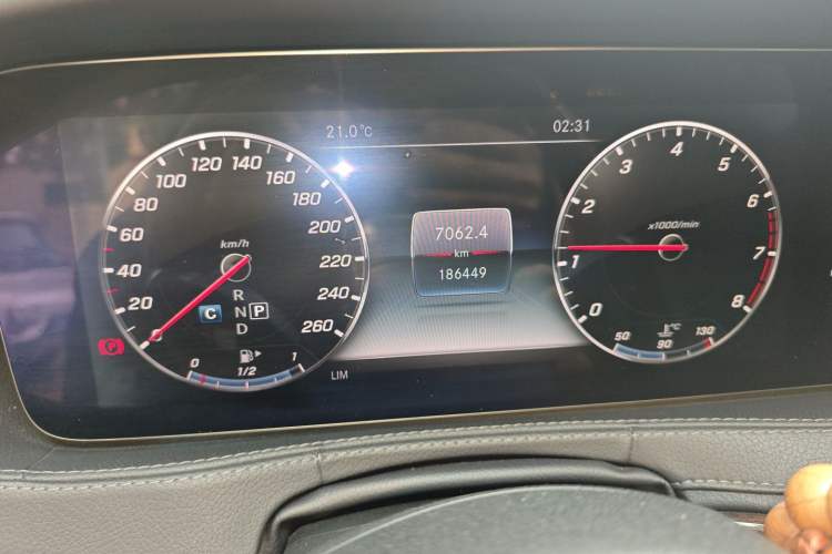 Used Mercedes-Benz S-Class 2018 S 320 L Odometer Close Up