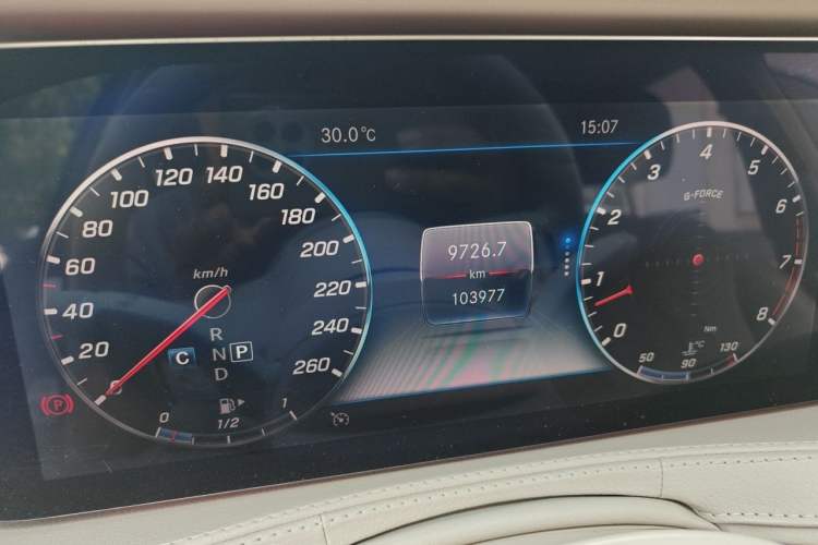 Used Mercedes-Benz S-Class 2018 S 320 L Odometer Close Up