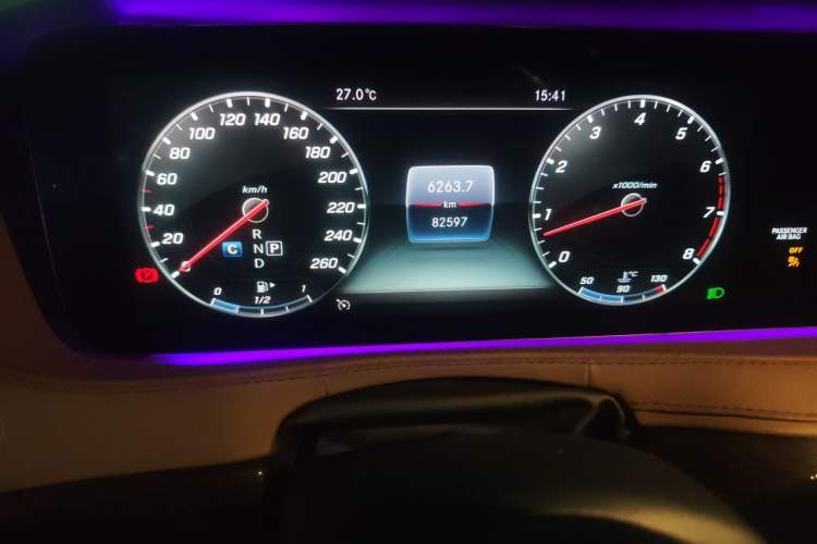 Used Mercedes-Benz S-Class 2018 S 320 L Odometer Close Up