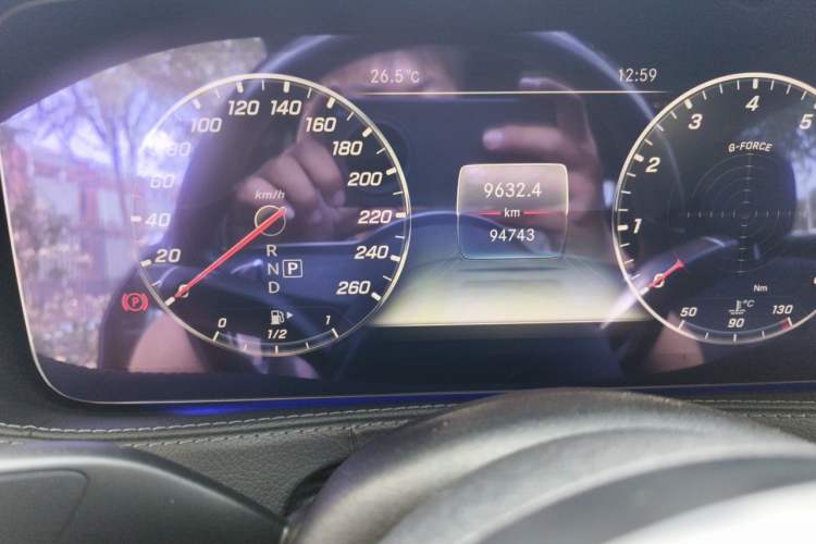 Used Mercedes-Benz S-Class 2018 S 320 L Odometer Close Up