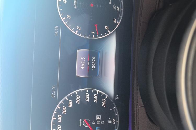 Used Mercedes-Benz S-Class 2018 S 450 L Odometer Close Up