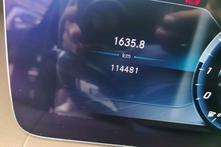 Used Mercedes-Benz S-Class 2018 S 320 L Odometer Close Up