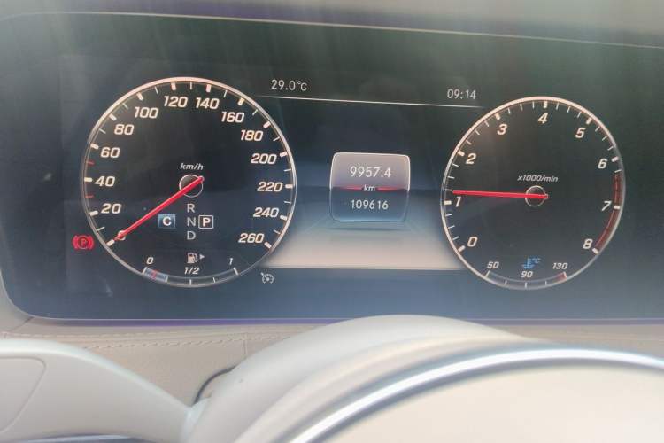 Used Mercedes-Benz S-Class 2018 S 320 L Odometer Close Up