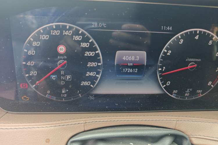 Used Mercedes-Benz S-Class 2018 S 320 L Odometer Close Up