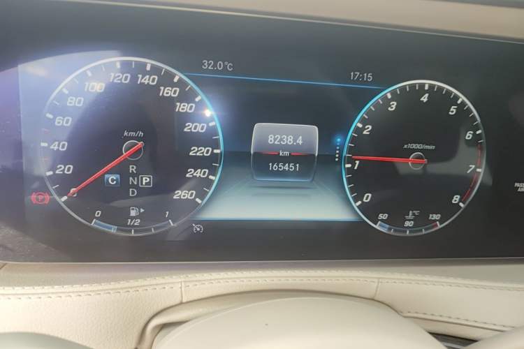 Used Mercedes-Benz S-Class 2018 S 320 L Odometer Close Up