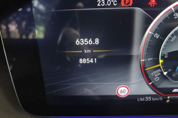 Used Mercedes-Benz S-Class 2018 S 320 L Odometer Close Up