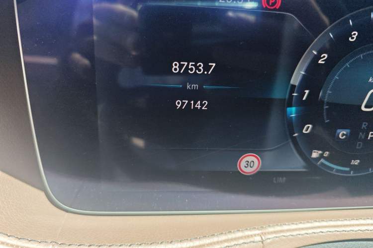 Used Mercedes-Benz S-Class 2018 S 320 L Odometer Close Up